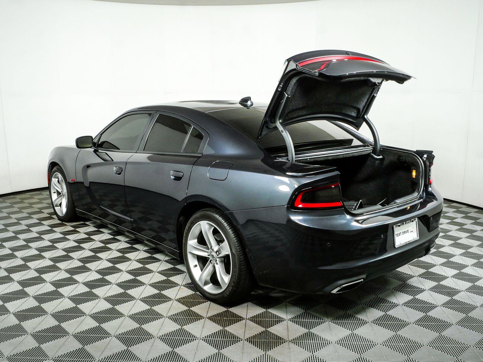 Used 2018 Dodge Charger R/T RWD image 31