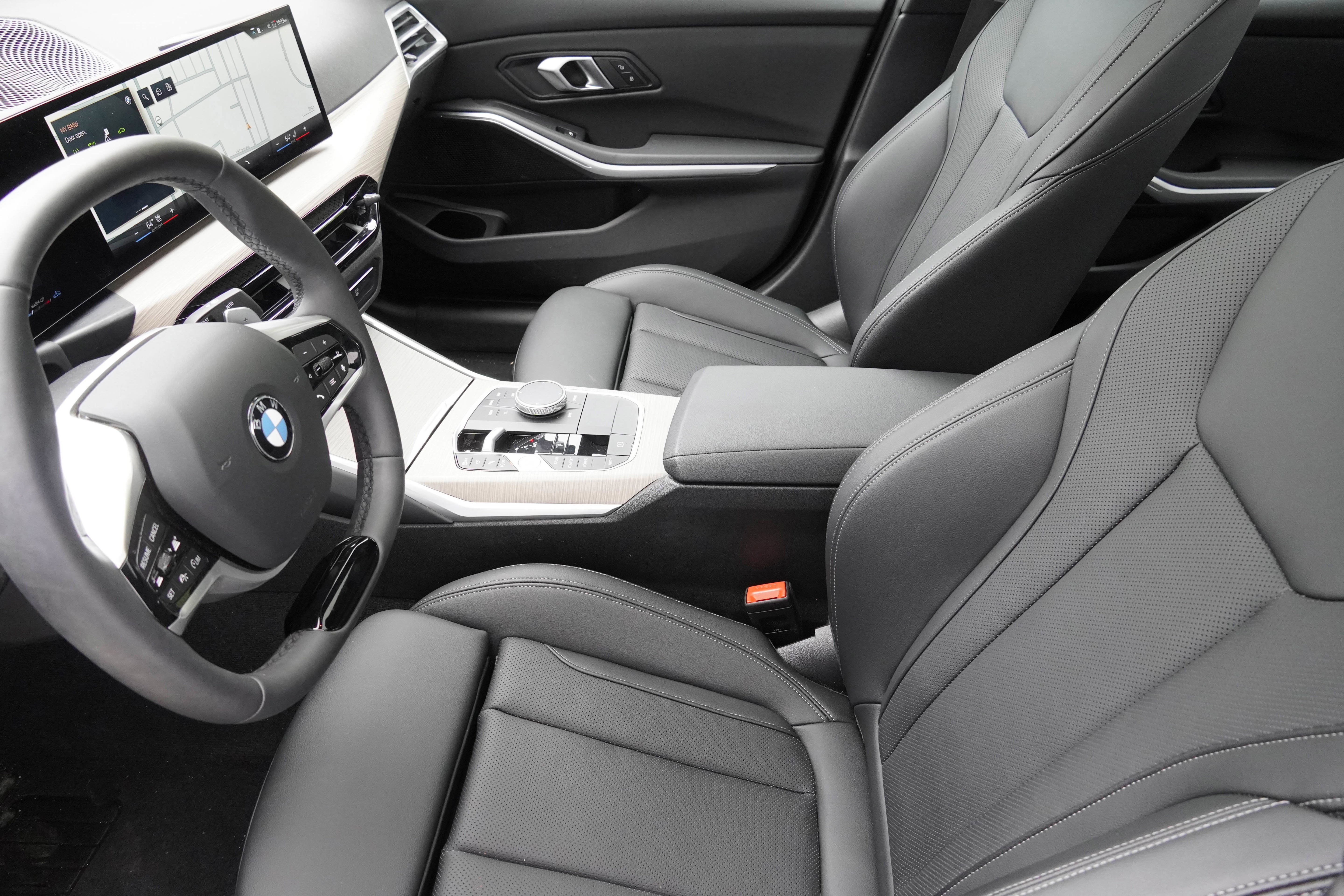 Certified 2025 BMW 330i Sedan RWD image 11