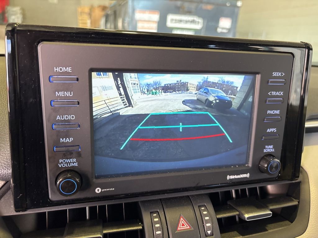 Used 2021 Toyota RAV4 XLE Premium image 18