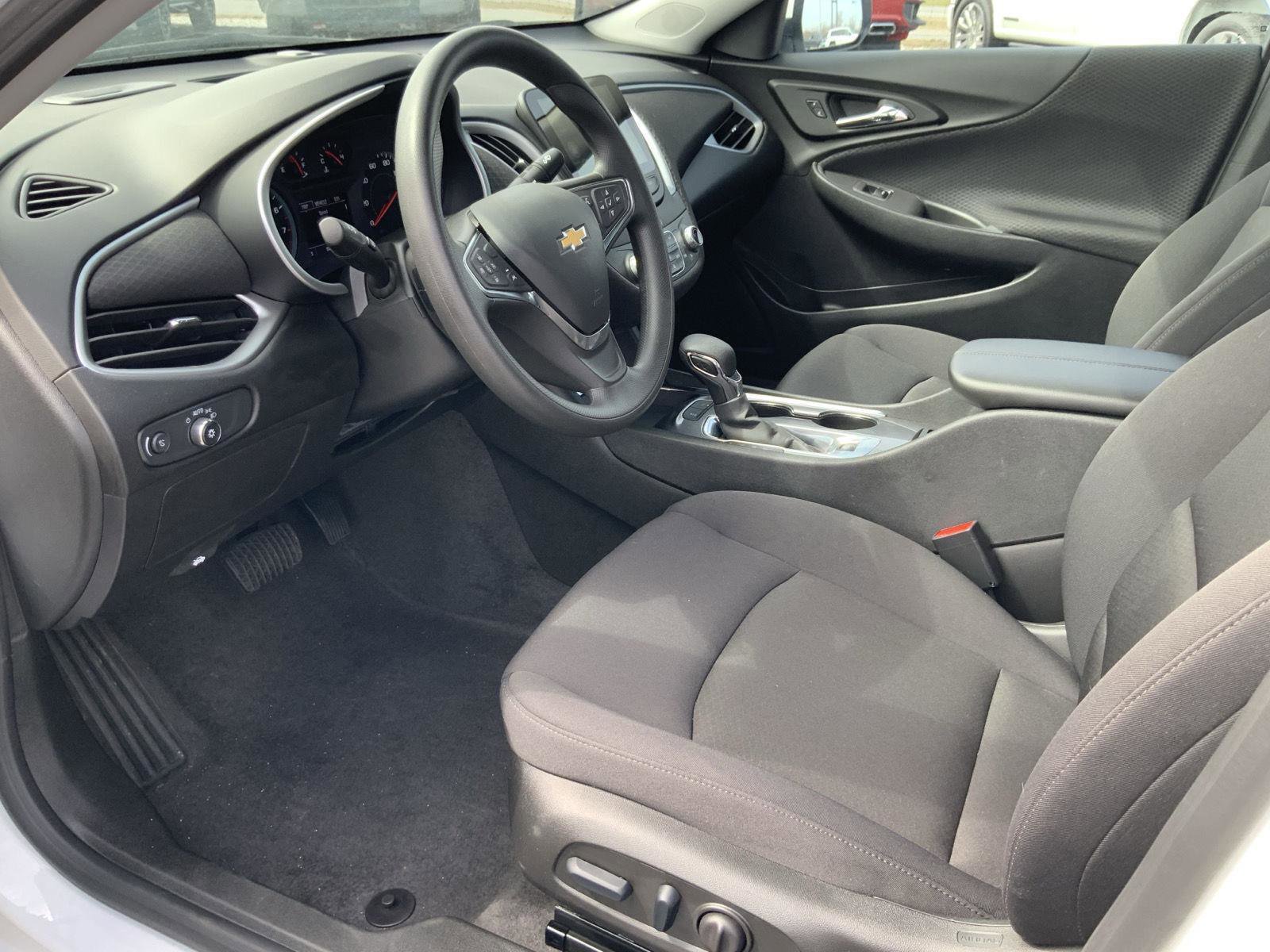 Used 2024 Chevrolet Malibu LT image 23