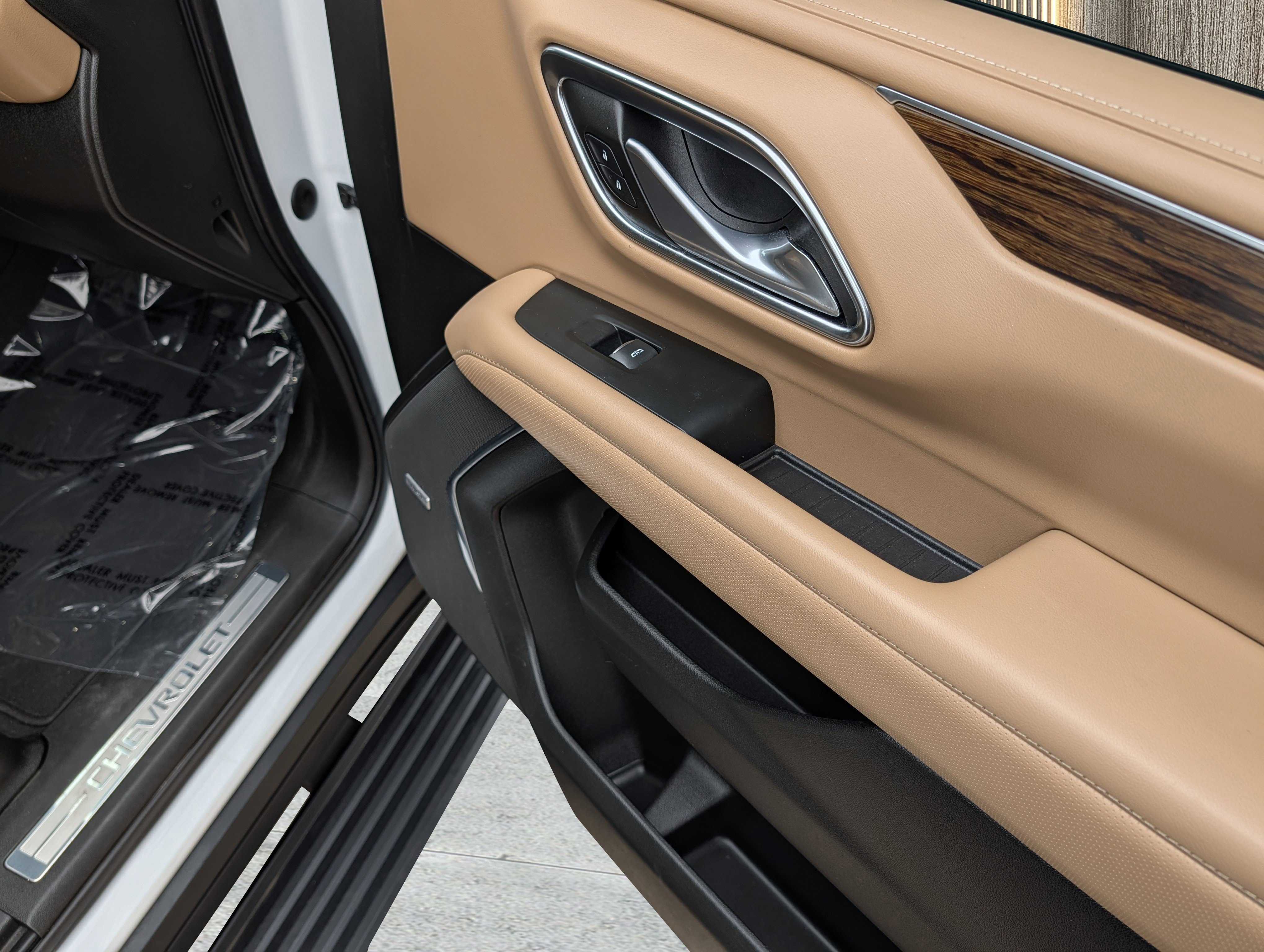 Used 2022 Chevrolet Suburban Premier w/ Max Trailering Package AWD/4WD image 43