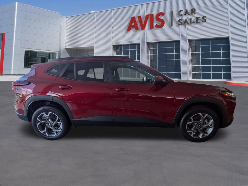 Used 2025 Chevrolet Trax LT w/ LT Convenience Package FWD image 5