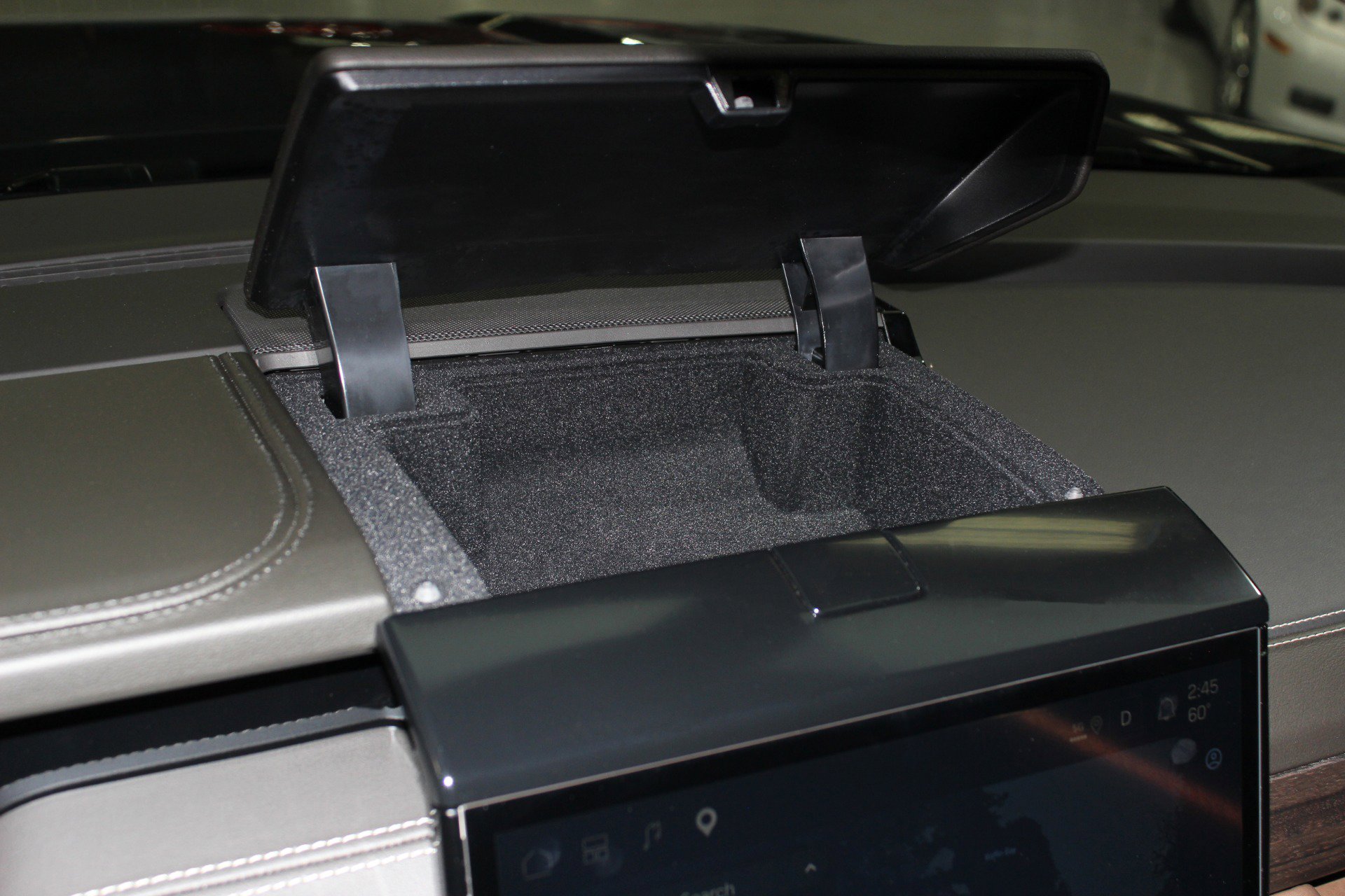 Used 2025 GMC Yukon Denali Ultimate w/ LPO, Floor Liner Package AWD/4WD image 82