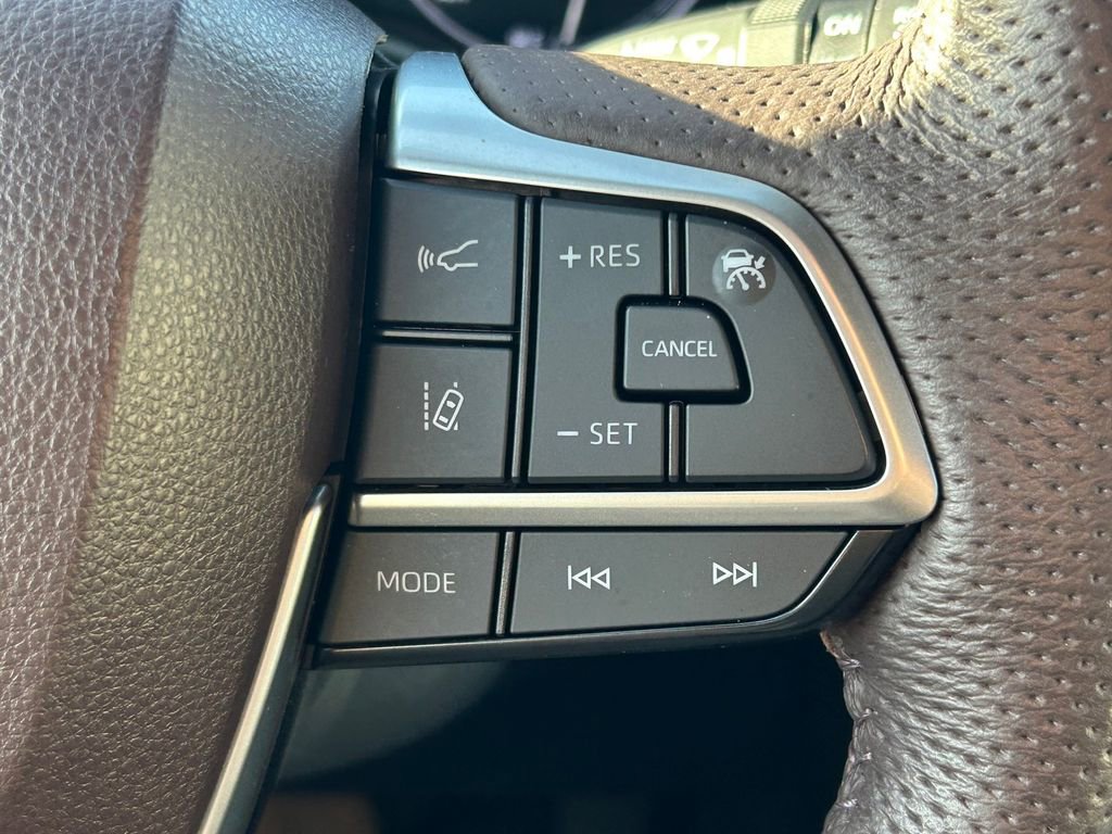 Certified 2023 Toyota Sienna Platinum image 44