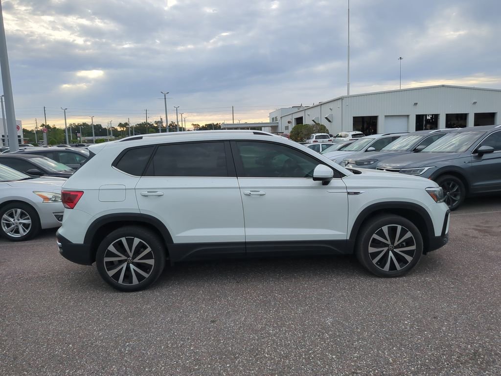 Certified 2023 Volkswagen Taos SE w/ Panoramic Sunroof Package FWD image 5