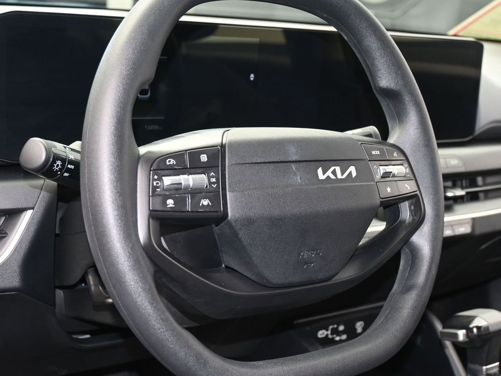 Used 2025 Kia K4 LX image 13