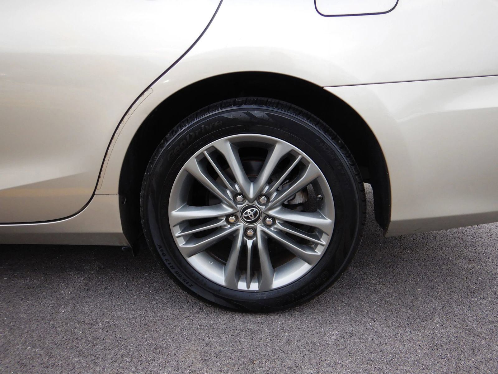 Used 2017 Toyota Camry SE FWD image 29