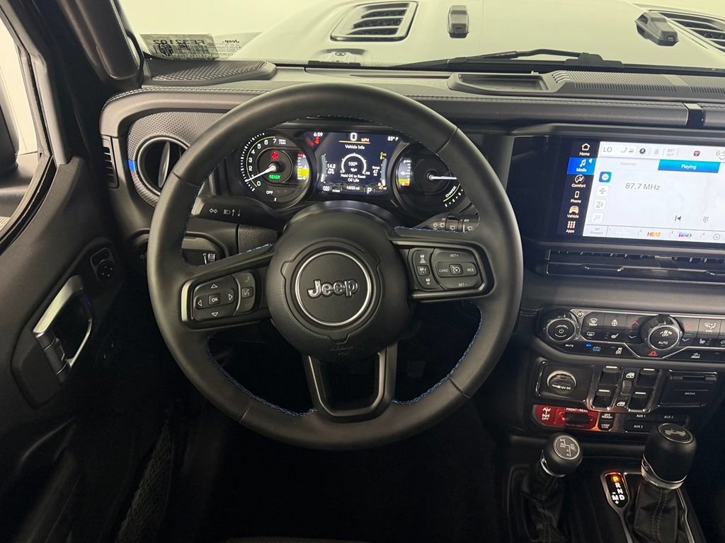 Used 2025 Jeep Wrangler Unlimited Rubicon 4xe w/ Convenience Group AWD/4WD image 14
