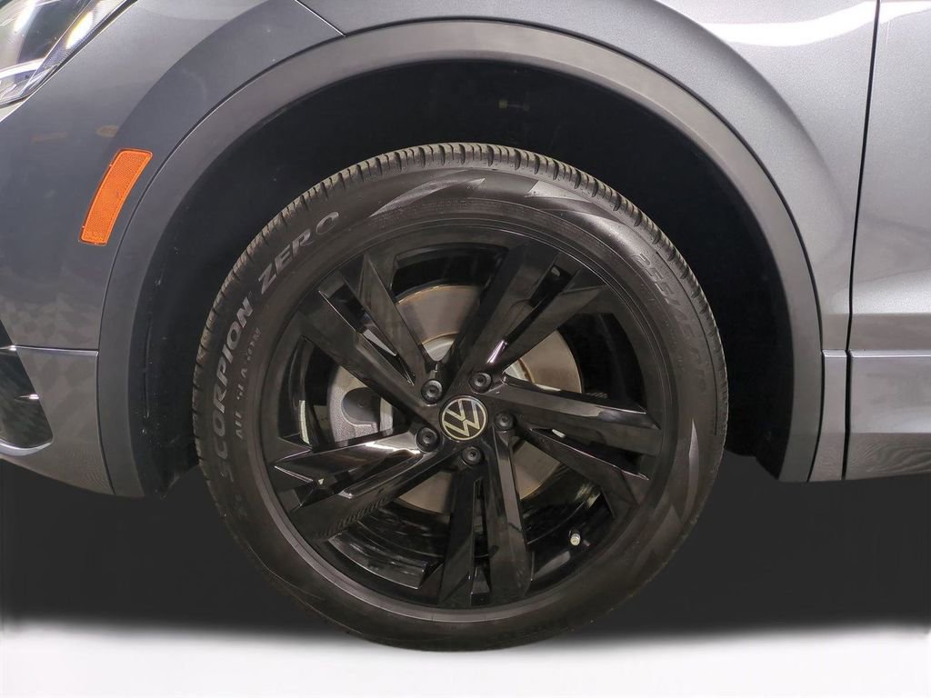 Used 2024 Volkswagen Tiguan SE R-Line image 11