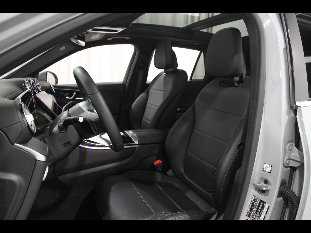 Used 2025 Mercedes-Benz GLC 350e 4MATIC image 6