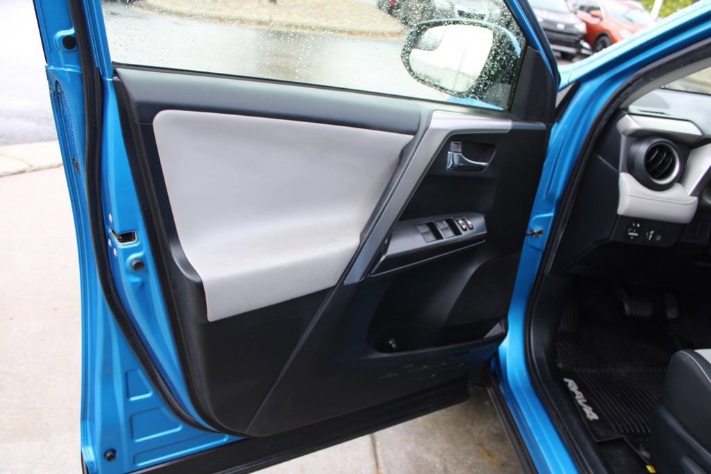 Used 2017 Toyota RAV4 XLE image 19