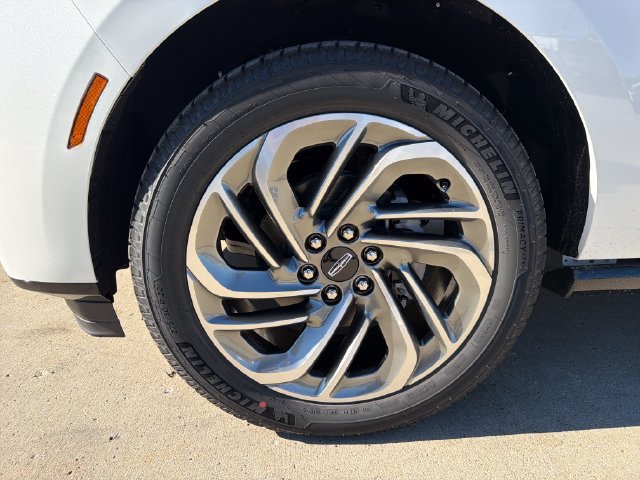 New 2026 Lincoln Navigator Reserve AWD/4WD image 13