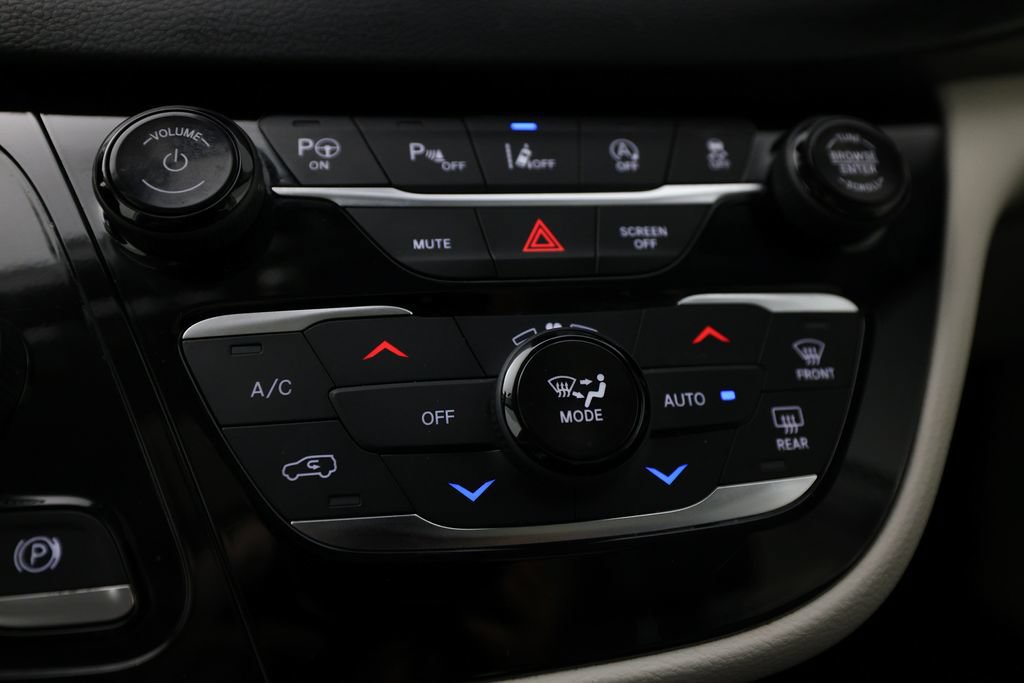 Used 2019 Chrysler Pacifica Touring-L Plus FWD image 26