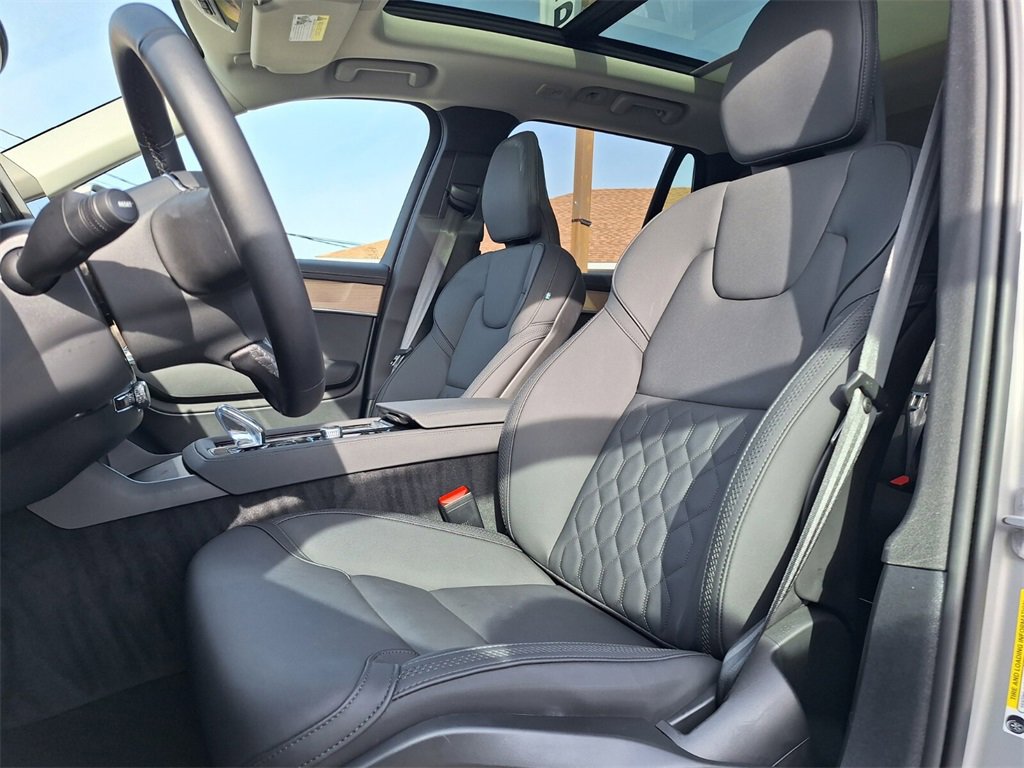 Used 2025 Volvo XC90 B6 Plus image 23