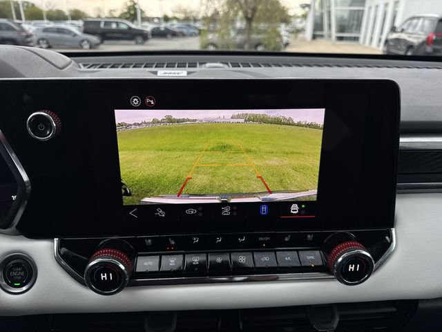 Used 2025 GMC Canyon AT4 w/ AT4X Package AWD/4WD image 15