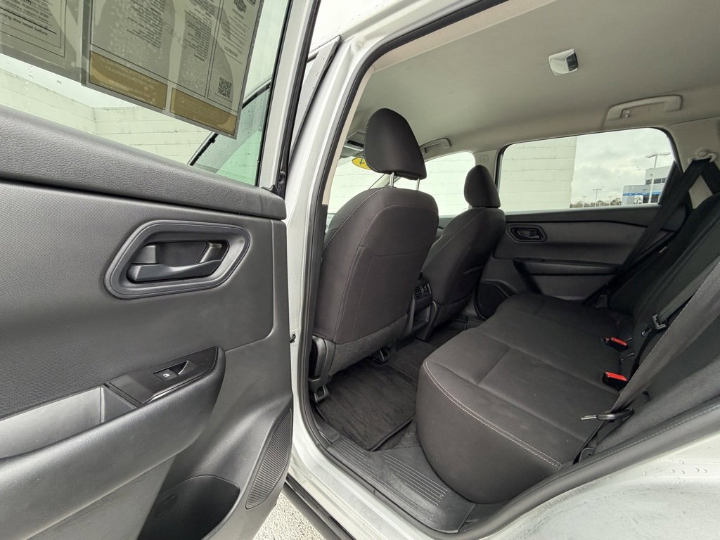 Used 2024 Nissan Rogue S image 21