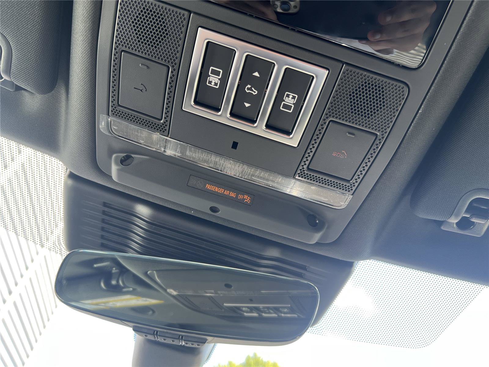 New 2025 Land Rover Discovery S AWD/4WD image 23