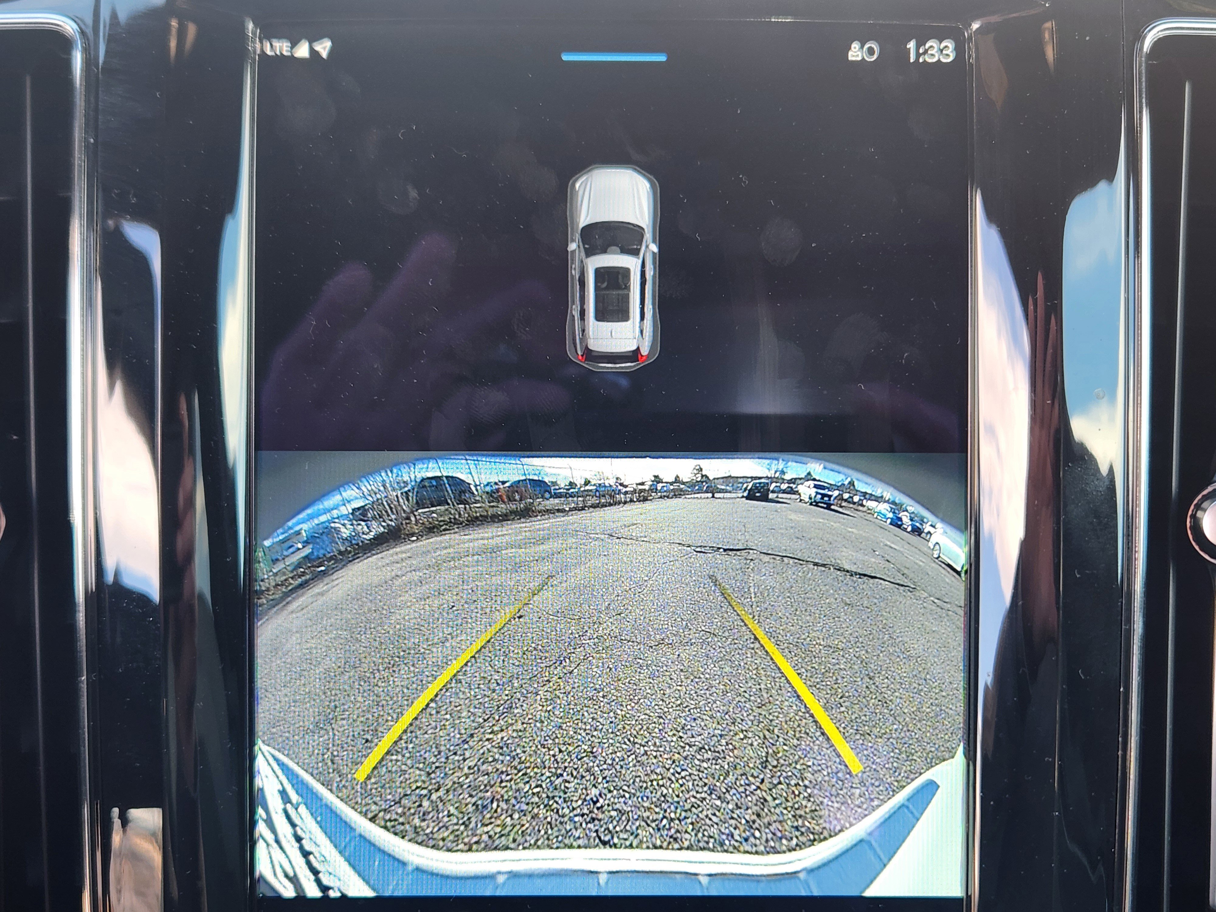 Used 2022 Volvo XC60 B5 R-Design w/ Advanced Package image 14