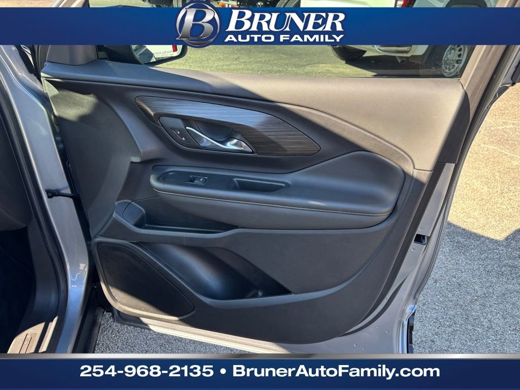 Used 2024 GMC Terrain SLE w/ Driver Convenience Package image 15