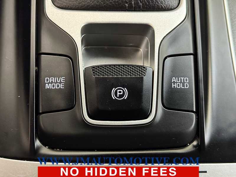 Used 2024 Kia Carnival LX image 38