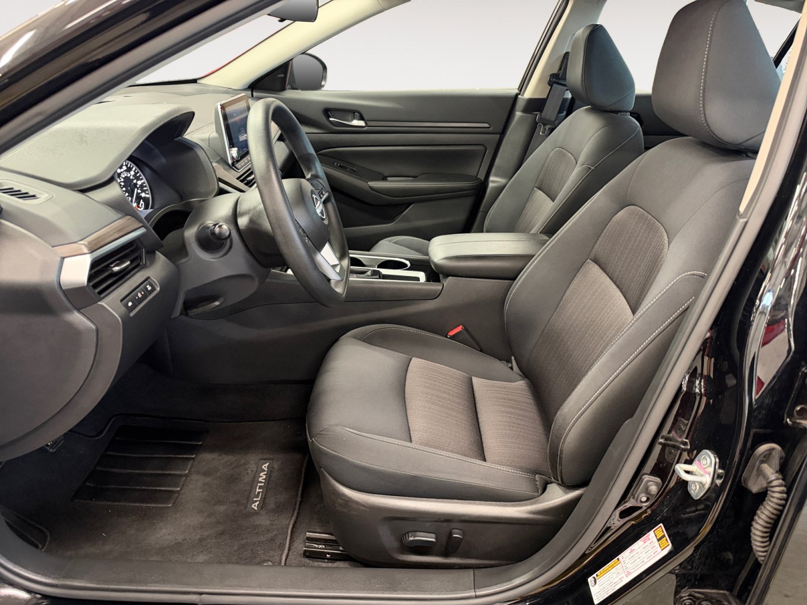 Used 2024 Nissan Altima 2.5 SV FWD image 23