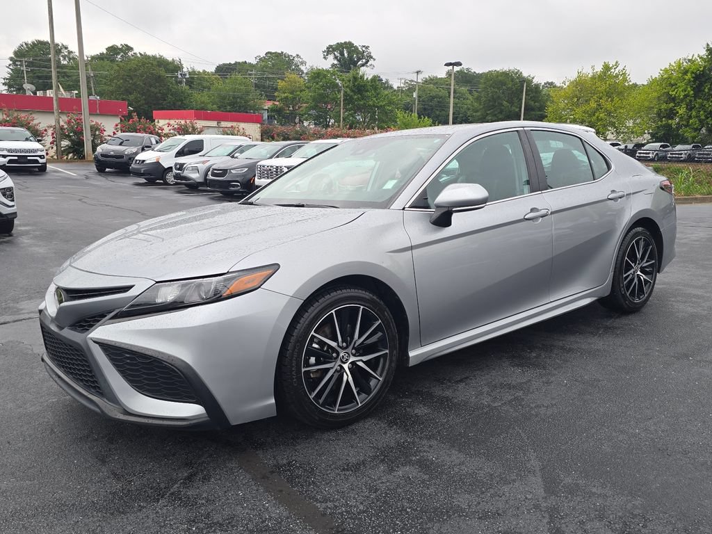 Used 2024 Toyota Camry SE FWD image 7