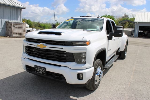 Used 2025 Chevrolet Silverado 3500 LT image 3