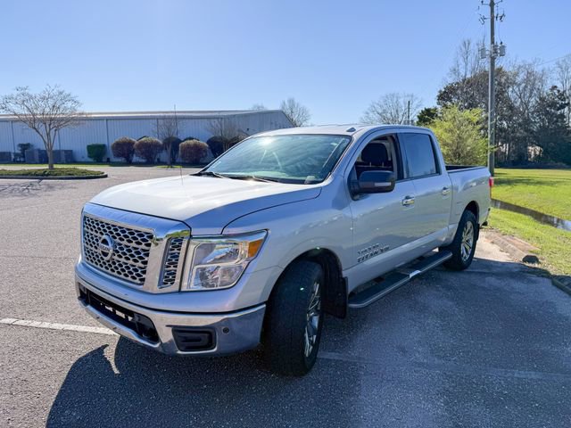 Used 2018 Nissan Titan SV w/ SV Convenience Package AWD/4WD image 9