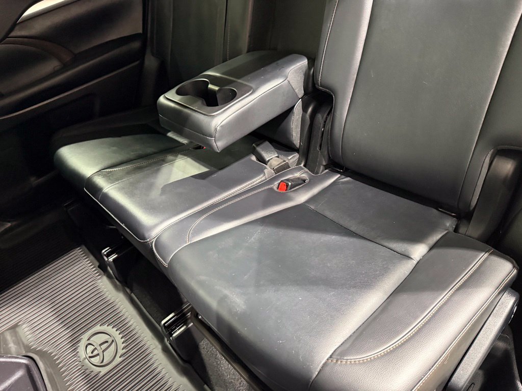 Used 2019 Toyota Highlander XLE AWD/4WD image 21