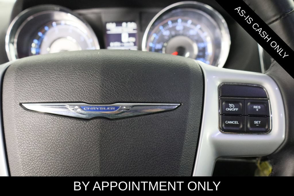 Used 2014 Chrysler Town & Country Touring FWD image 7