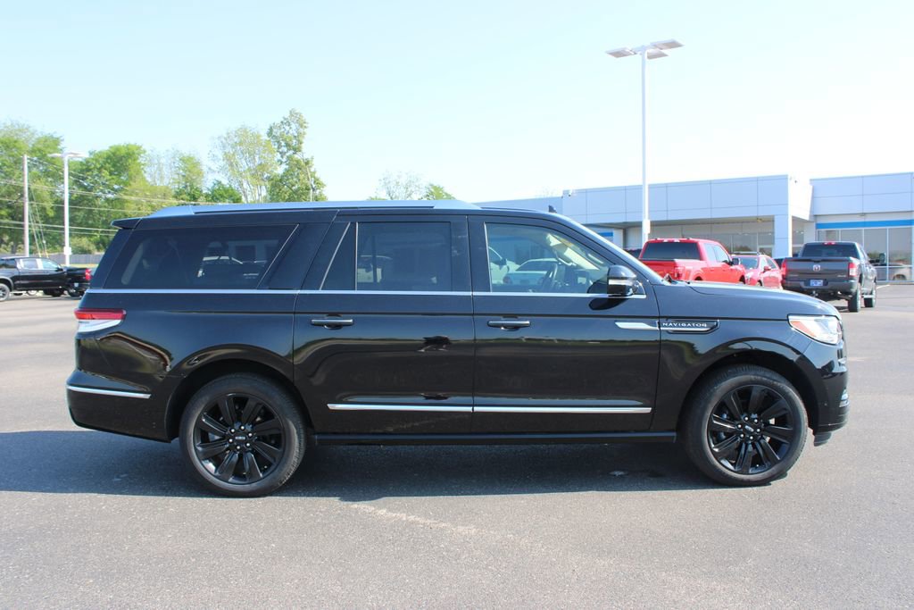 Used 2024 Lincoln Navigator L Reserve AWD/4WD image 9
