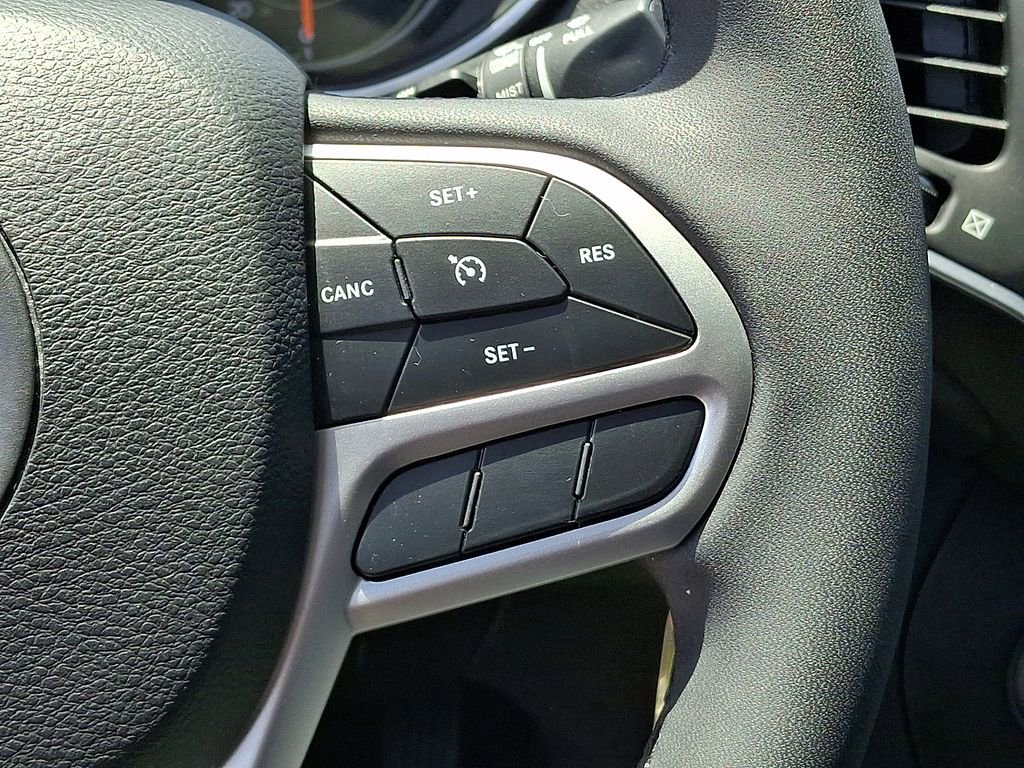 Used 2022 Jeep Cherokee Latitude w/ Sun & Sound Group AWD/4WD image 23