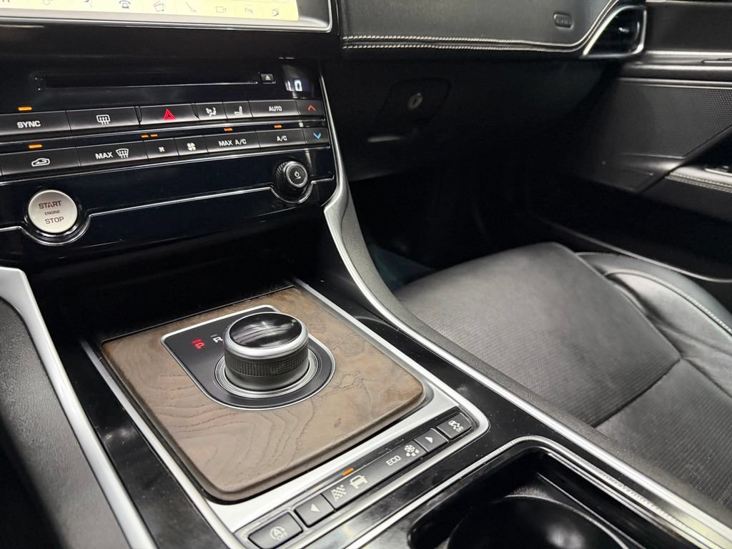 Used 2018 Jaguar XE S RWD image 26