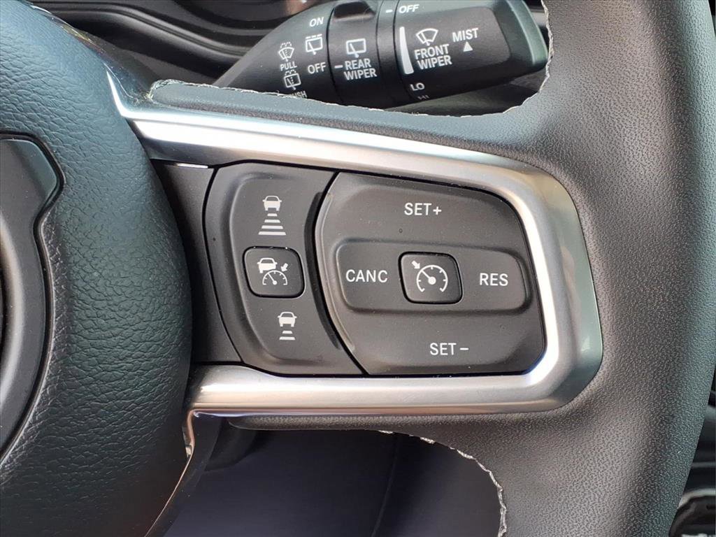 Used 2025 Jeep Wrangler Sahara image 27