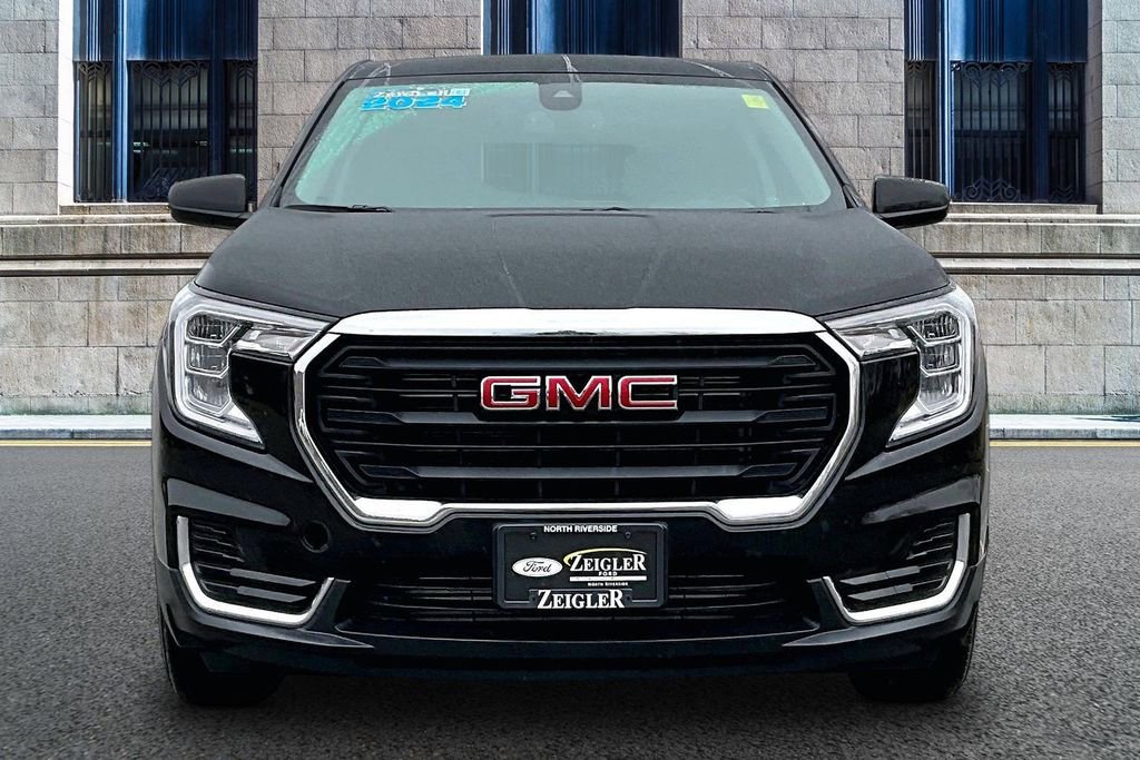 Used 2024 GMC Terrain SLE image 3