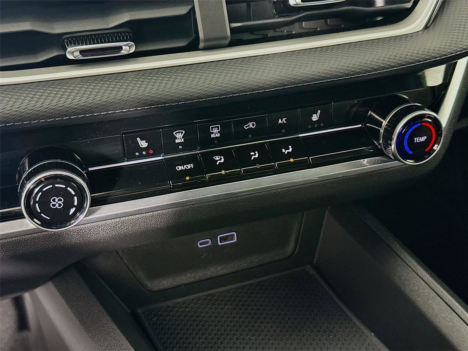 Used 2025 Chevrolet Equinox LT w/ Safety and Technology Package image 17