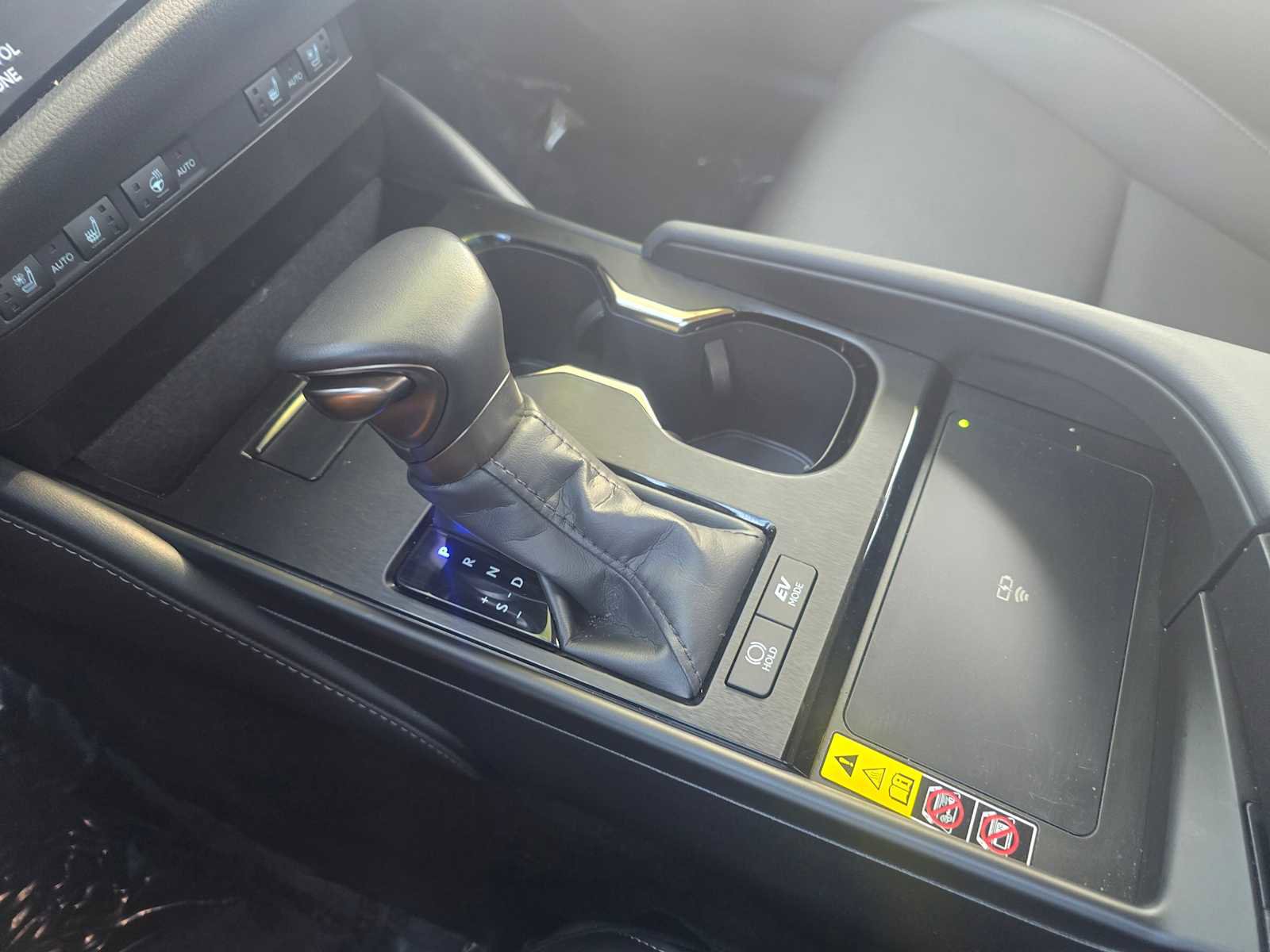 Used 2025 Lexus ES 300h w/ Premium Package image 31