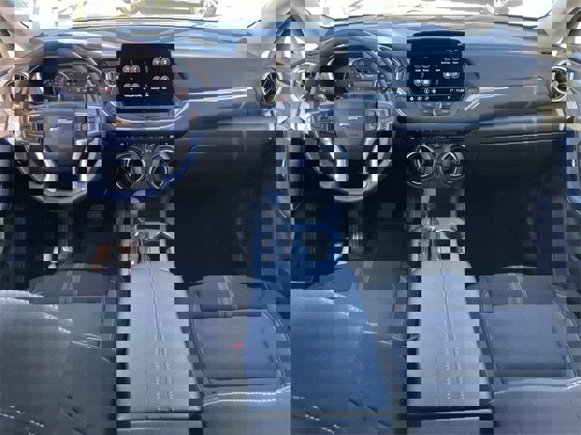 Used 2025 Chevrolet Blazer LT image 9