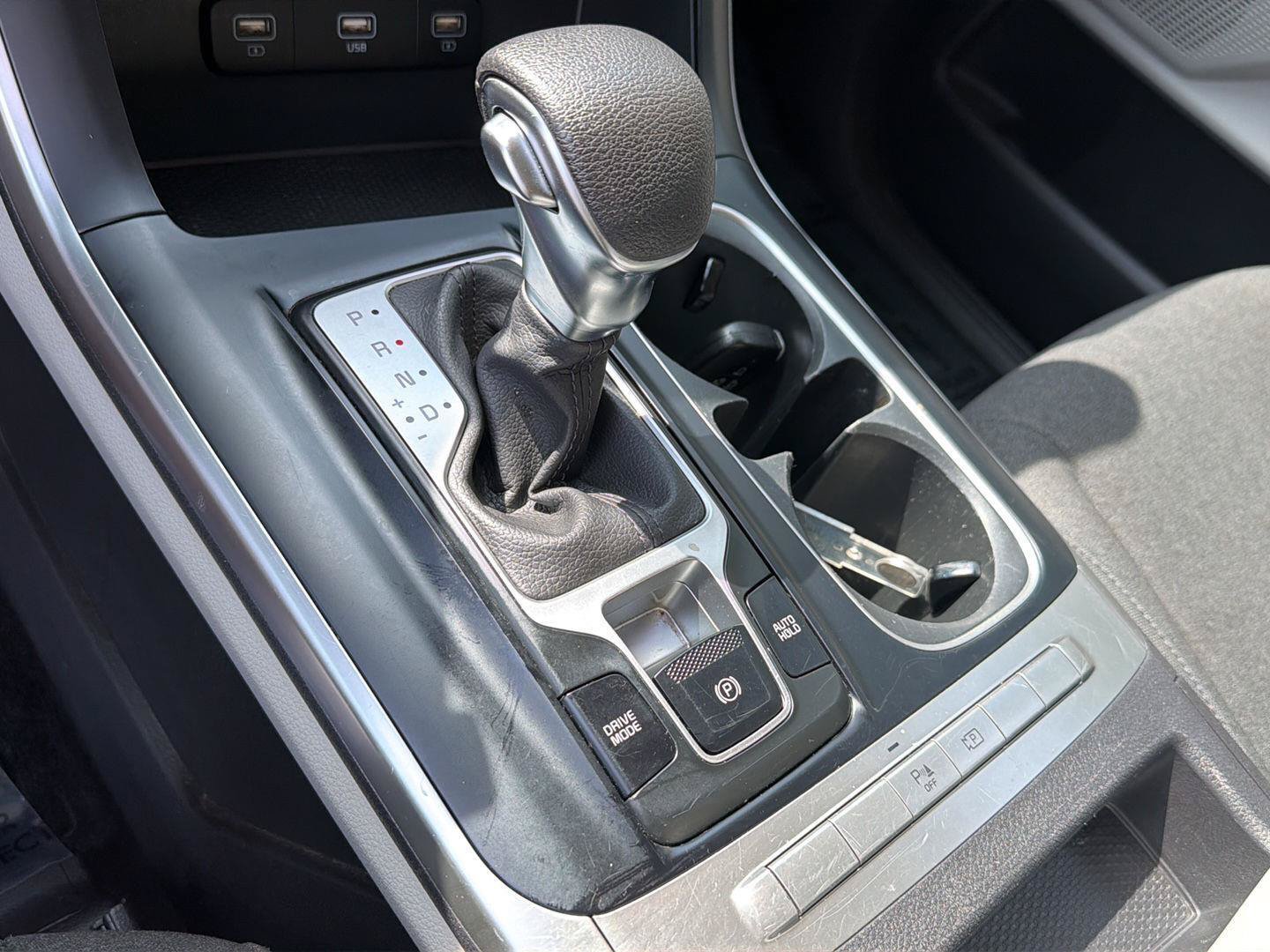 Used 2022 Kia Carnival LX FWD image 25