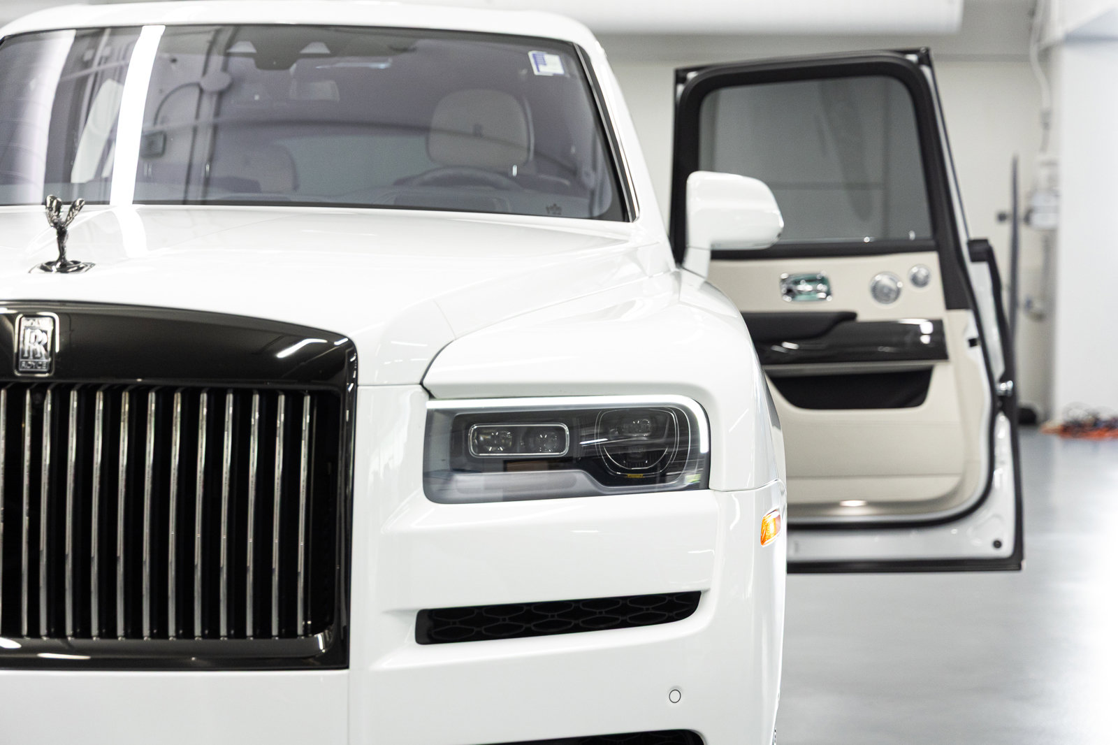 Certified 2023 Rolls-Royce Cullinan Black Badge w/ Driver's Package AWD/4WD image 28