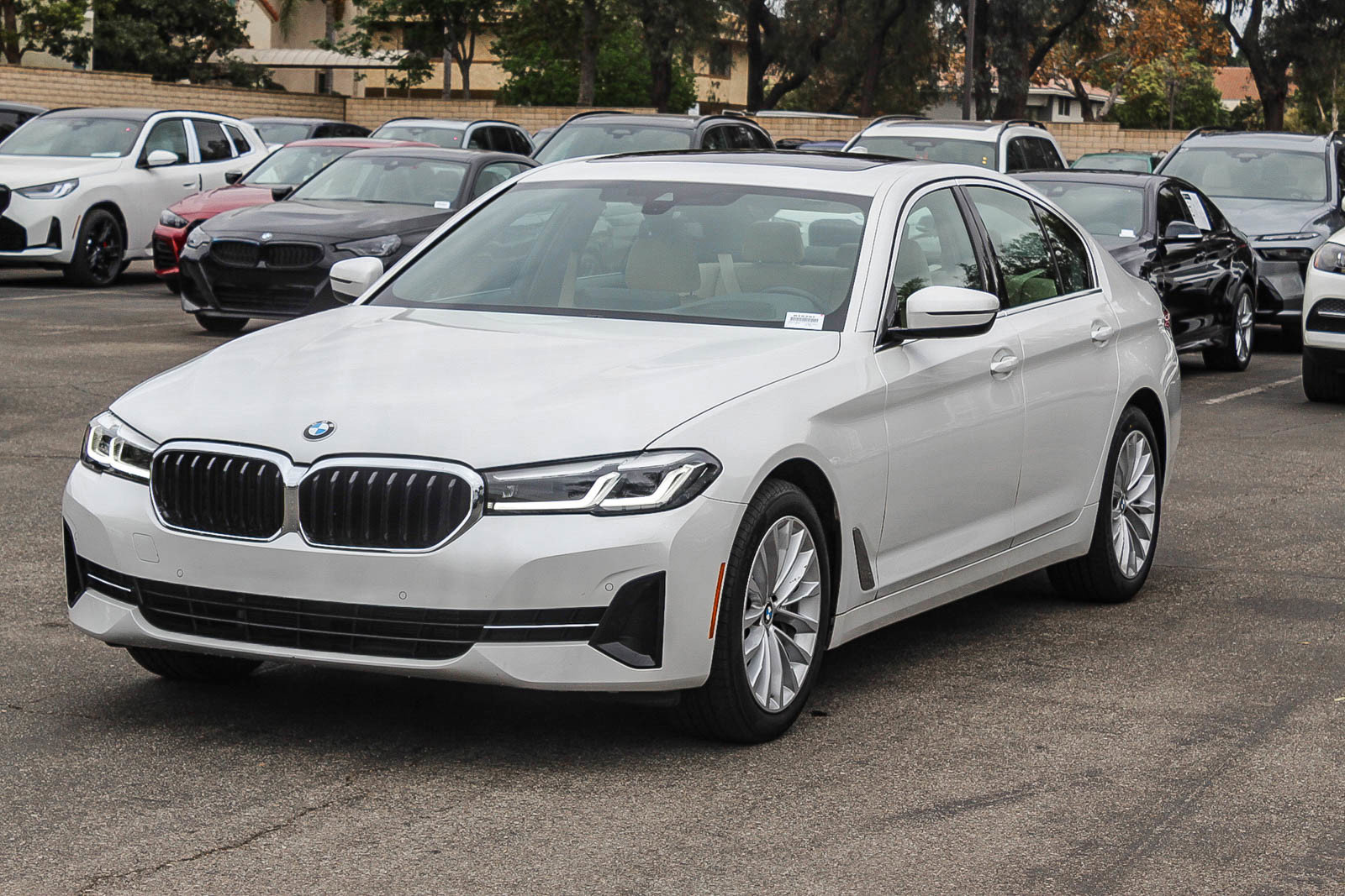 Certified 2023 BMW 530i w/ Premium Package image 3