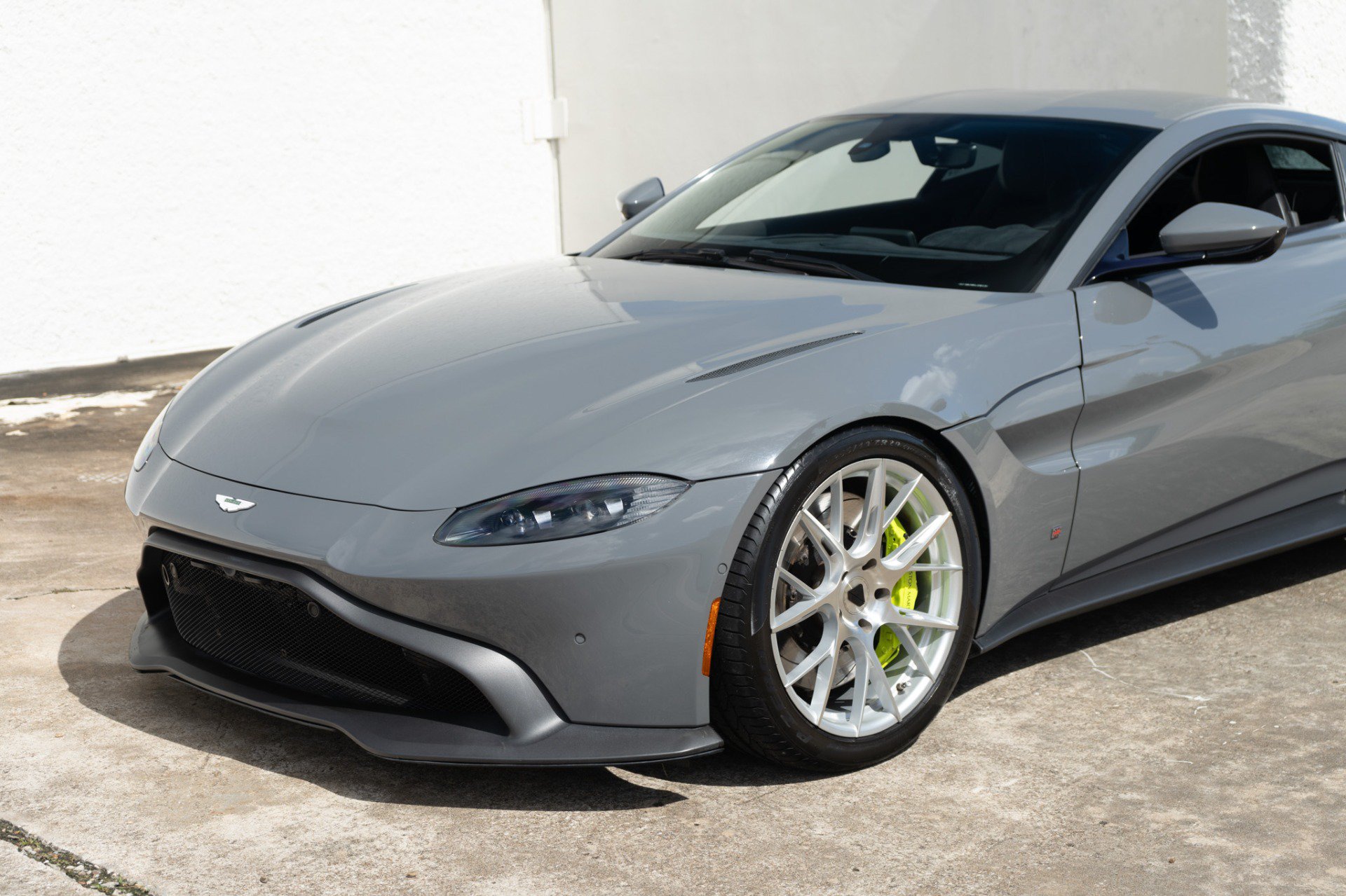Used 2020 Aston Martin V8 Vantage Coupe RWD image 26