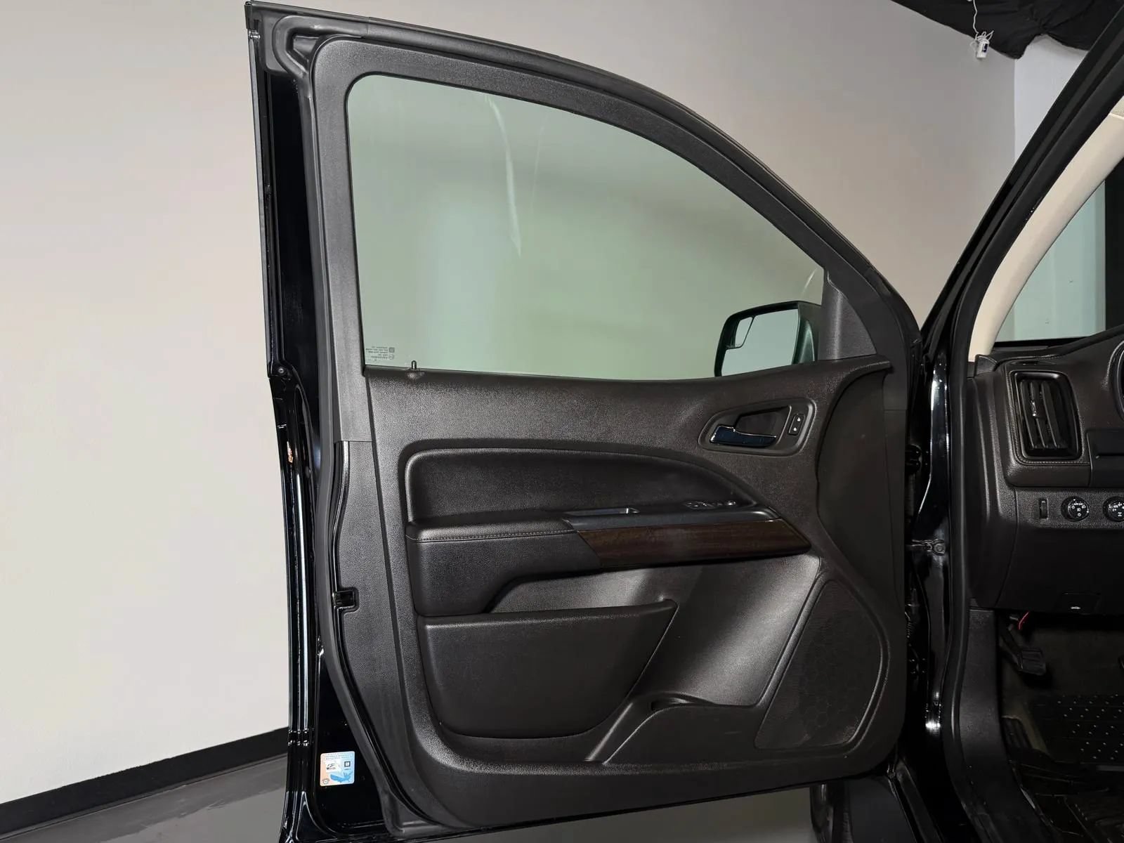 Used 2015 GMC Canyon SLT AWD/4WD image 17
