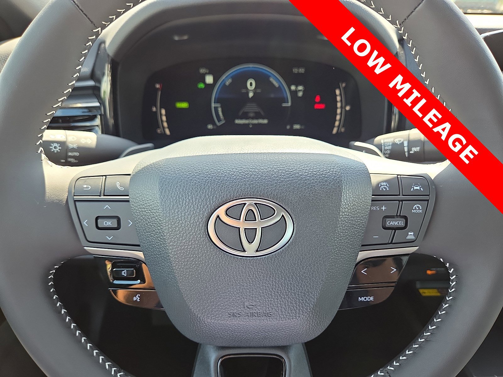 Used 2025 Toyota Camry SE FWD image 24