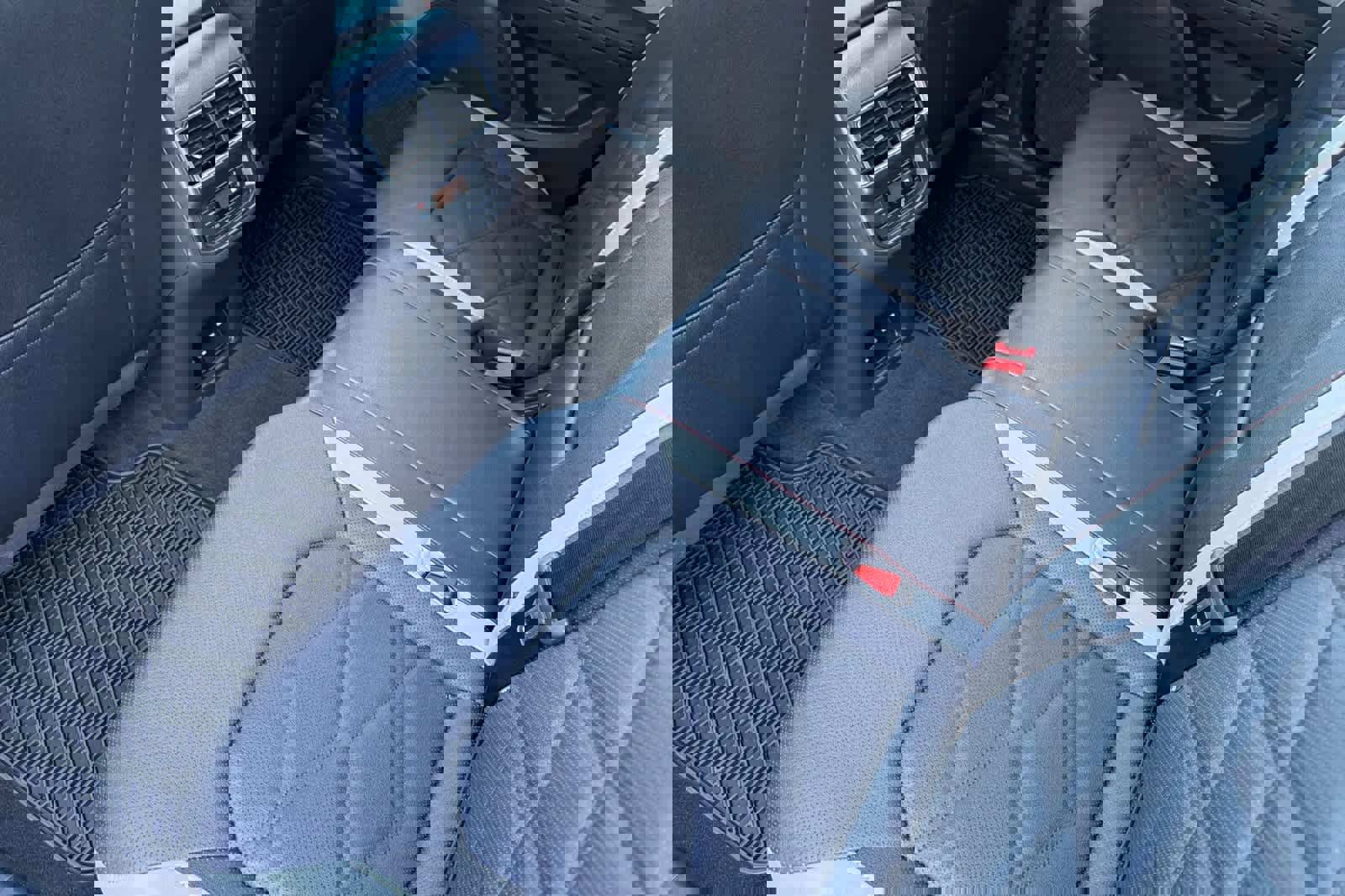 Used 2025 Volkswagen Atlas Peak Edition SE image 4