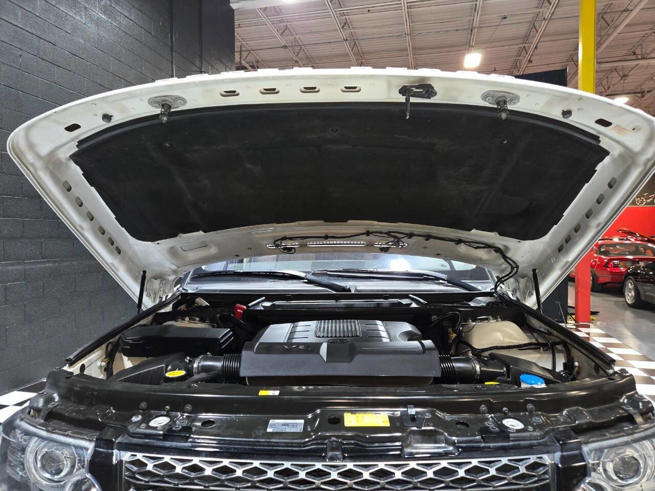 Used 2012 Land Rover Range Rover HSE LUX image 44