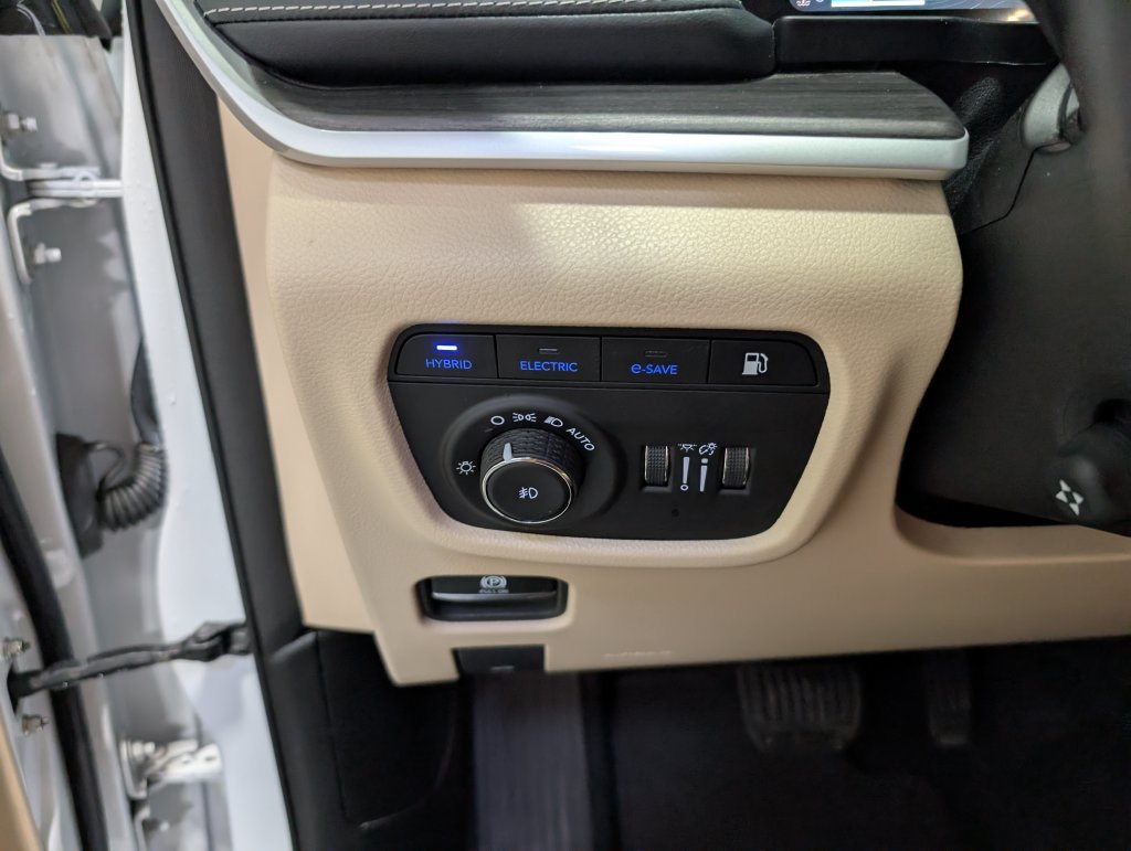 Used 2023 Jeep Grand Cherokee 4WD 4xe w/ Luxury Tech Group II image 21