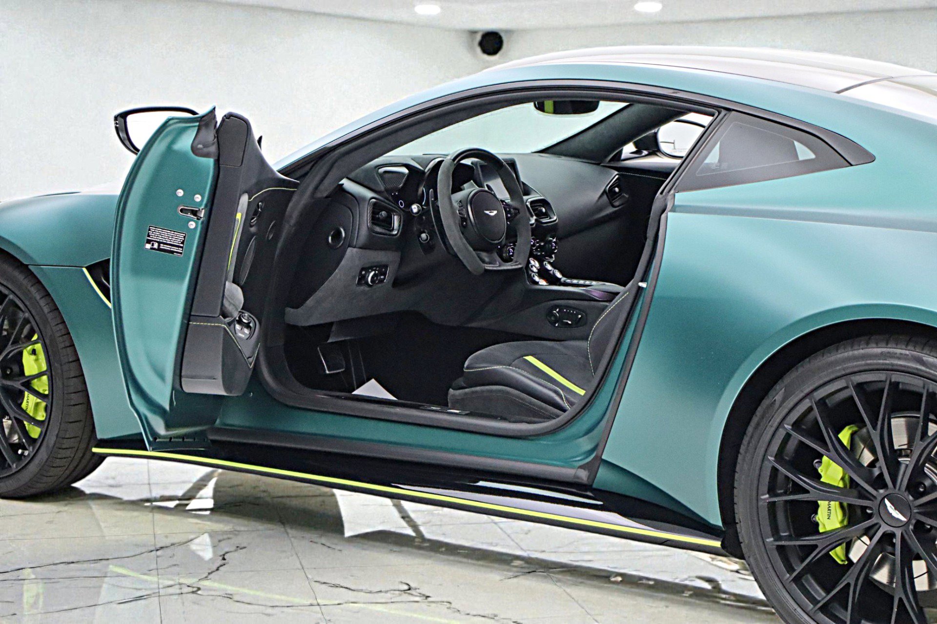 Used 2023 Aston Martin V8 Vantage Coupe image 5