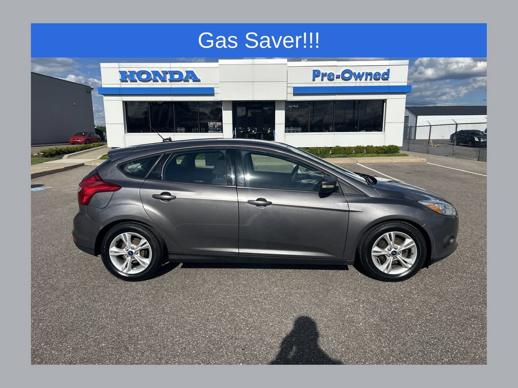 Used 2014 Ford Focus SE w/ SE Winter Package FWD image 1