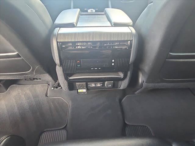 Used 2023 Jeep Wagoneer L Series II AWD/4WD image 17